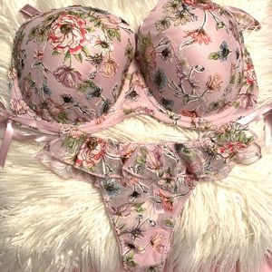 *brand new* VS lingerie set